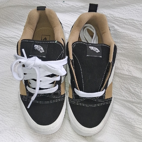 Vans Other - Vans Kids Low-Top Sneakers in Black, Tan & White